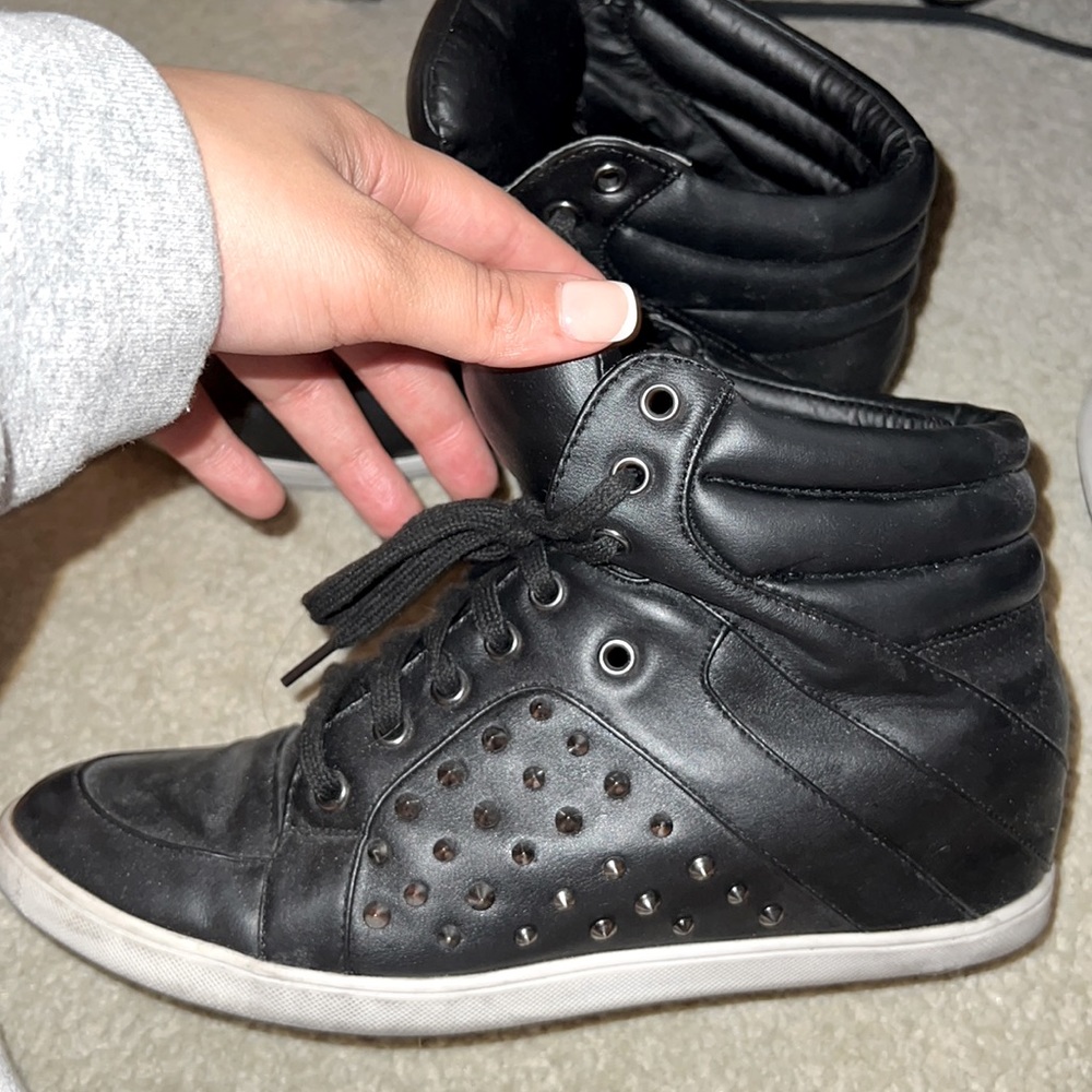 Black spiked heeled shoes